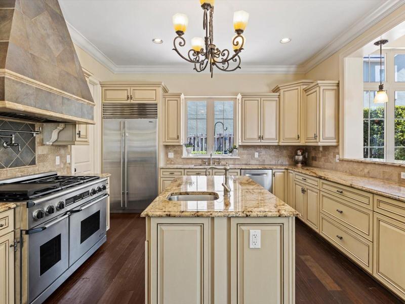 Dacor gas range with double oven