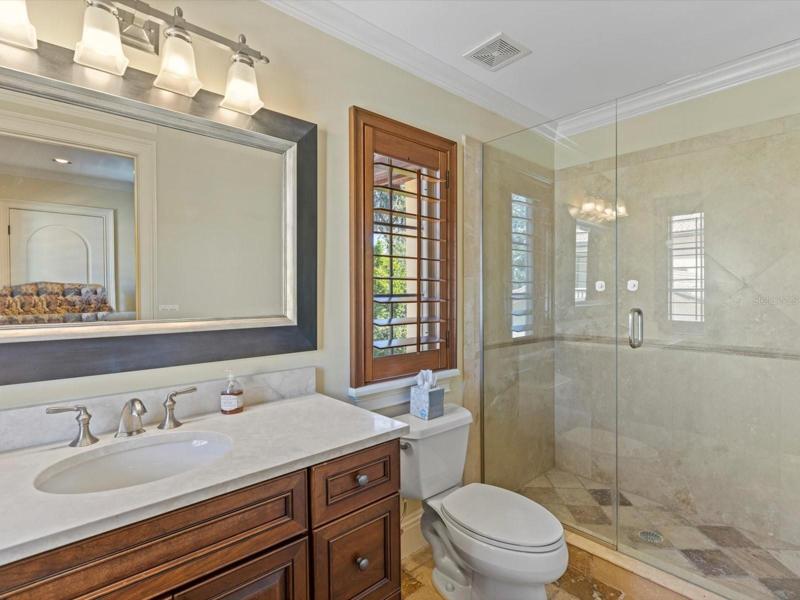 Guest apartment bath