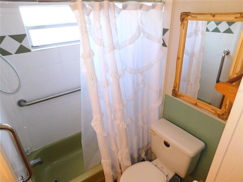 Bath 1 with tub shower