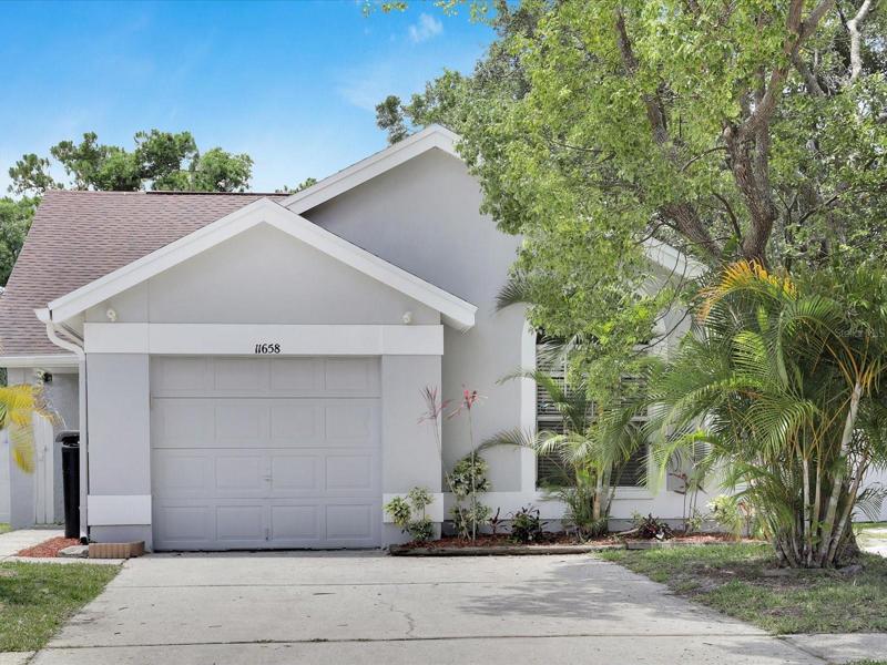 11658 Sunshine Pond Front