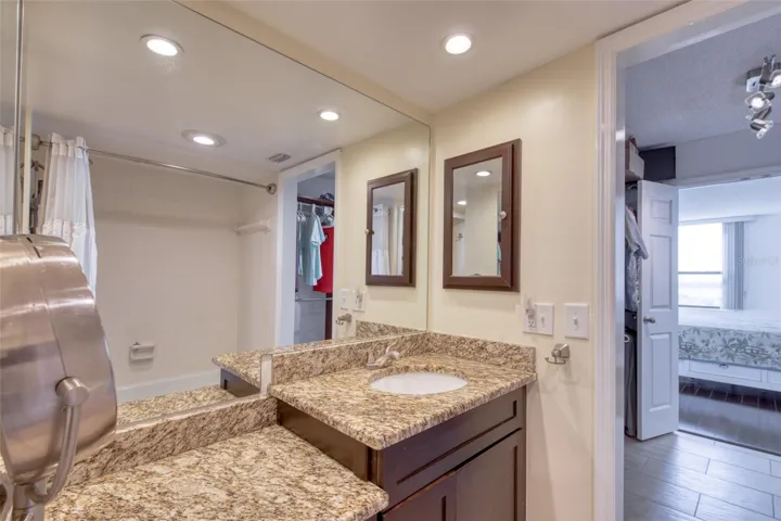 Vanity/dressing area