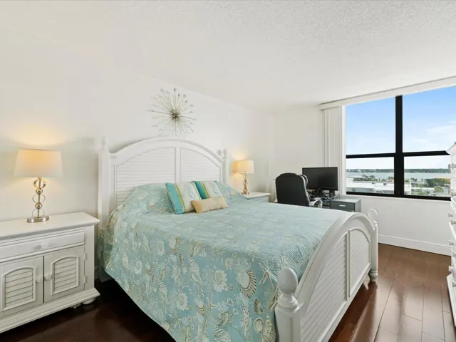 Guest bedroom