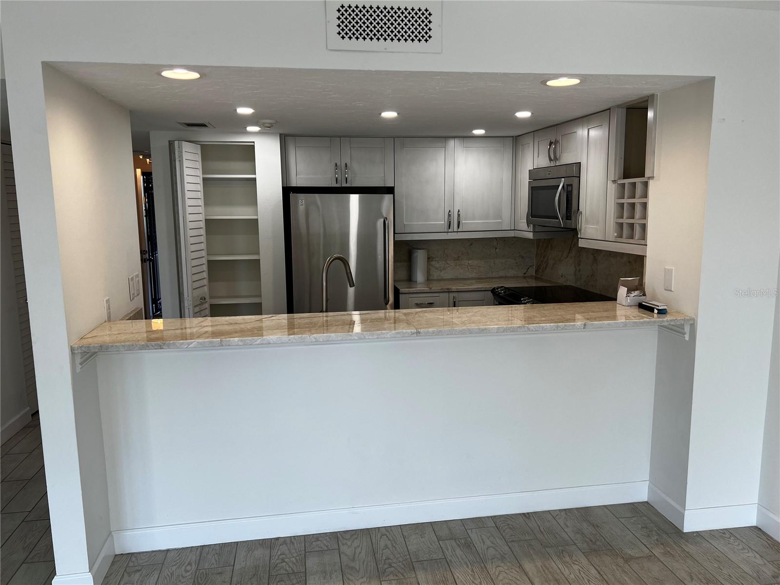 Breakfast Bar/Kitchen