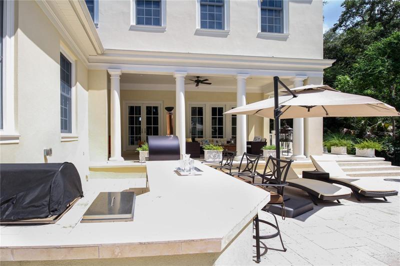 Outdoor kitchen