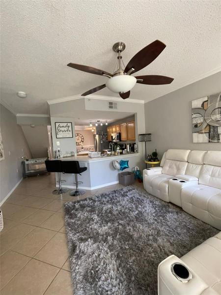 Living room/ Kitchen