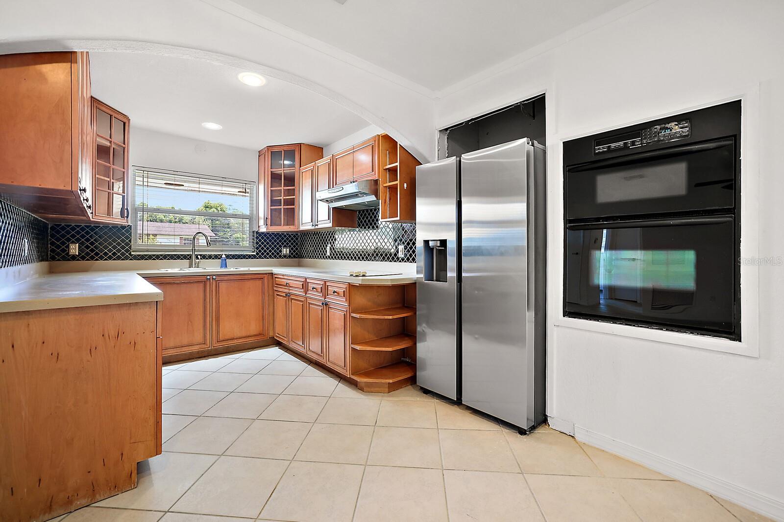 Kitchen w/built in oven