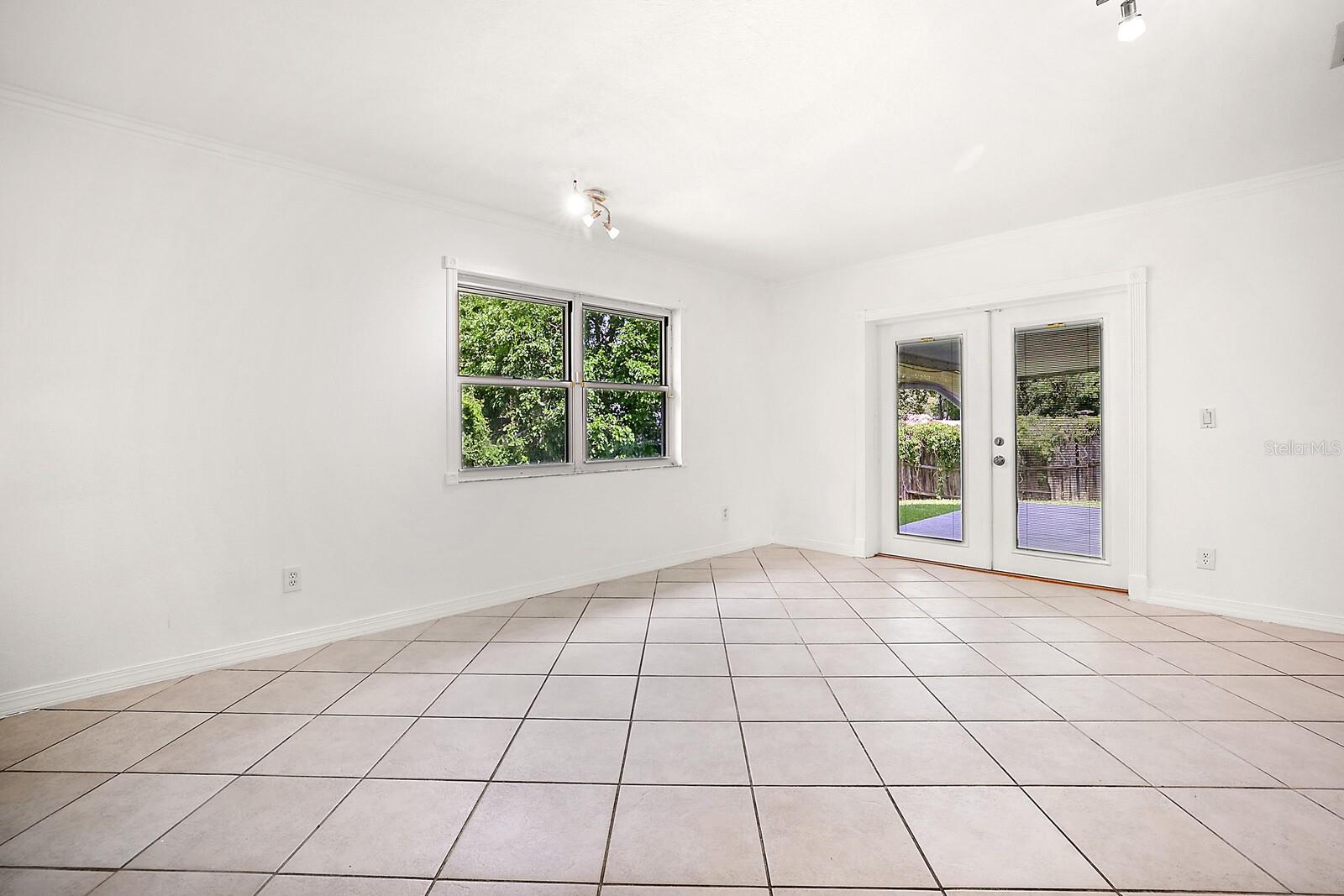 Bonus room w/French doors to lanai