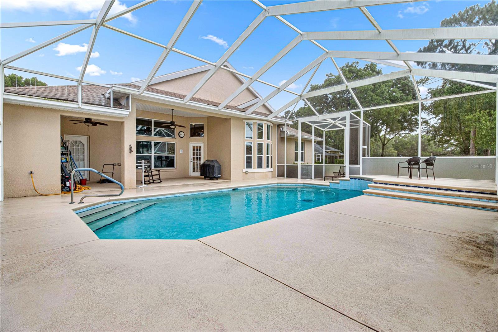 Beautiful lap pool with private screen when you are inside the pool.