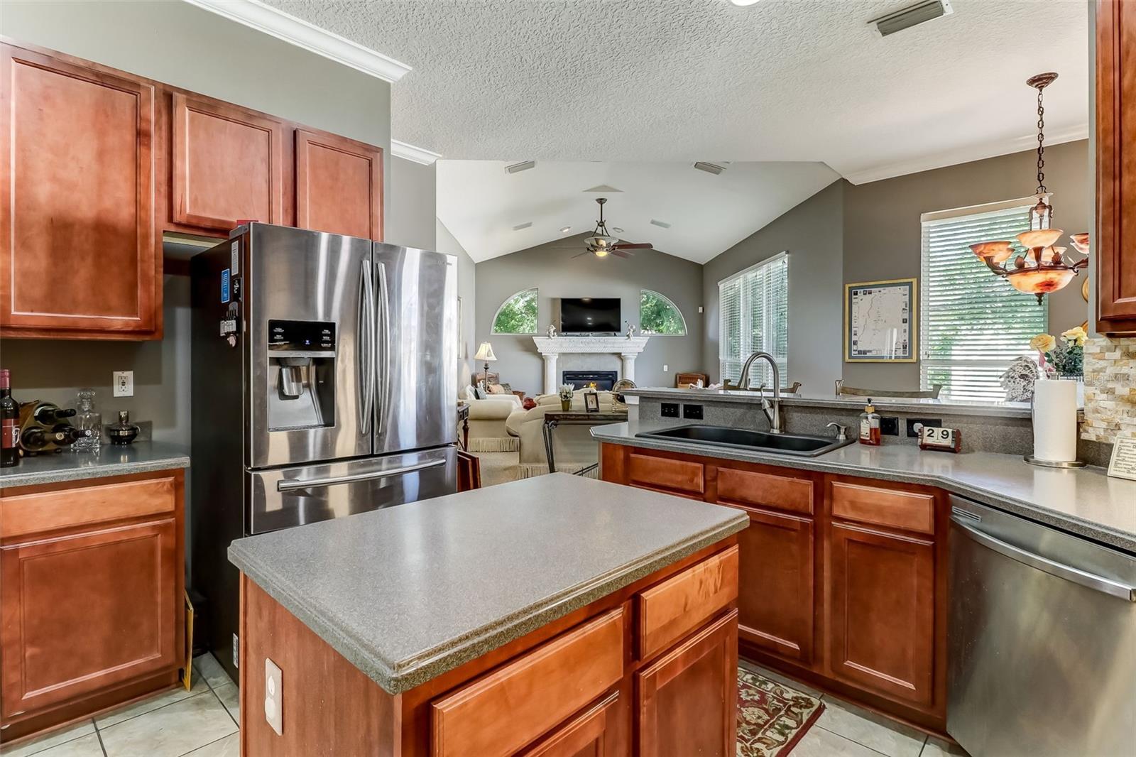 Kitchen w/Island