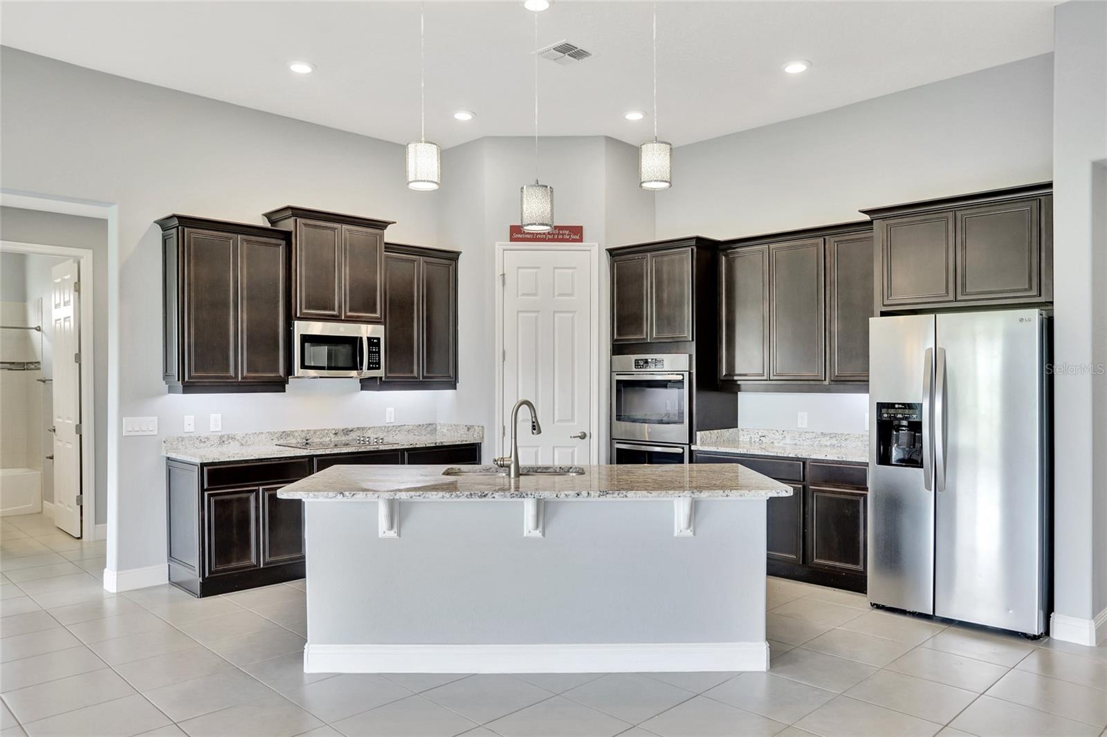 Kitchen with breakfast bar