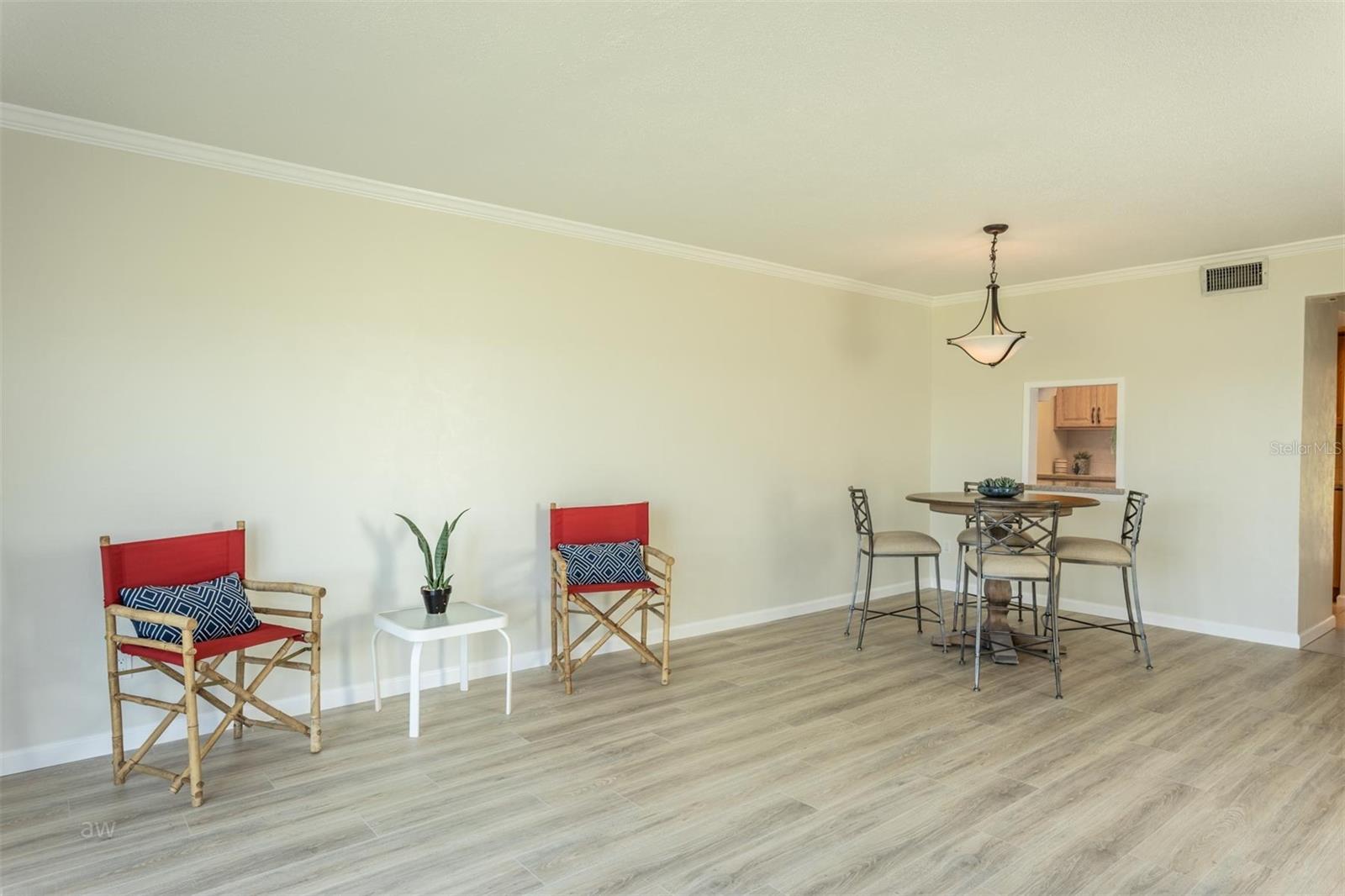 Spacious dinning room