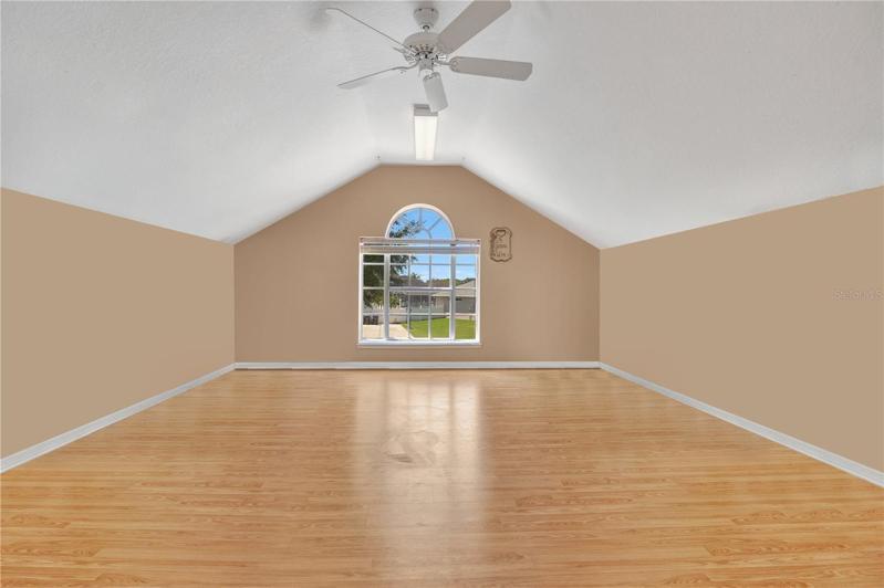 The oversized bonus room is the only room on the second floor with a built-in closet and is located it above the garage making it the ideal flex space for a 5th bedroom, home theatre, game room, gym or arts and crafts studio.