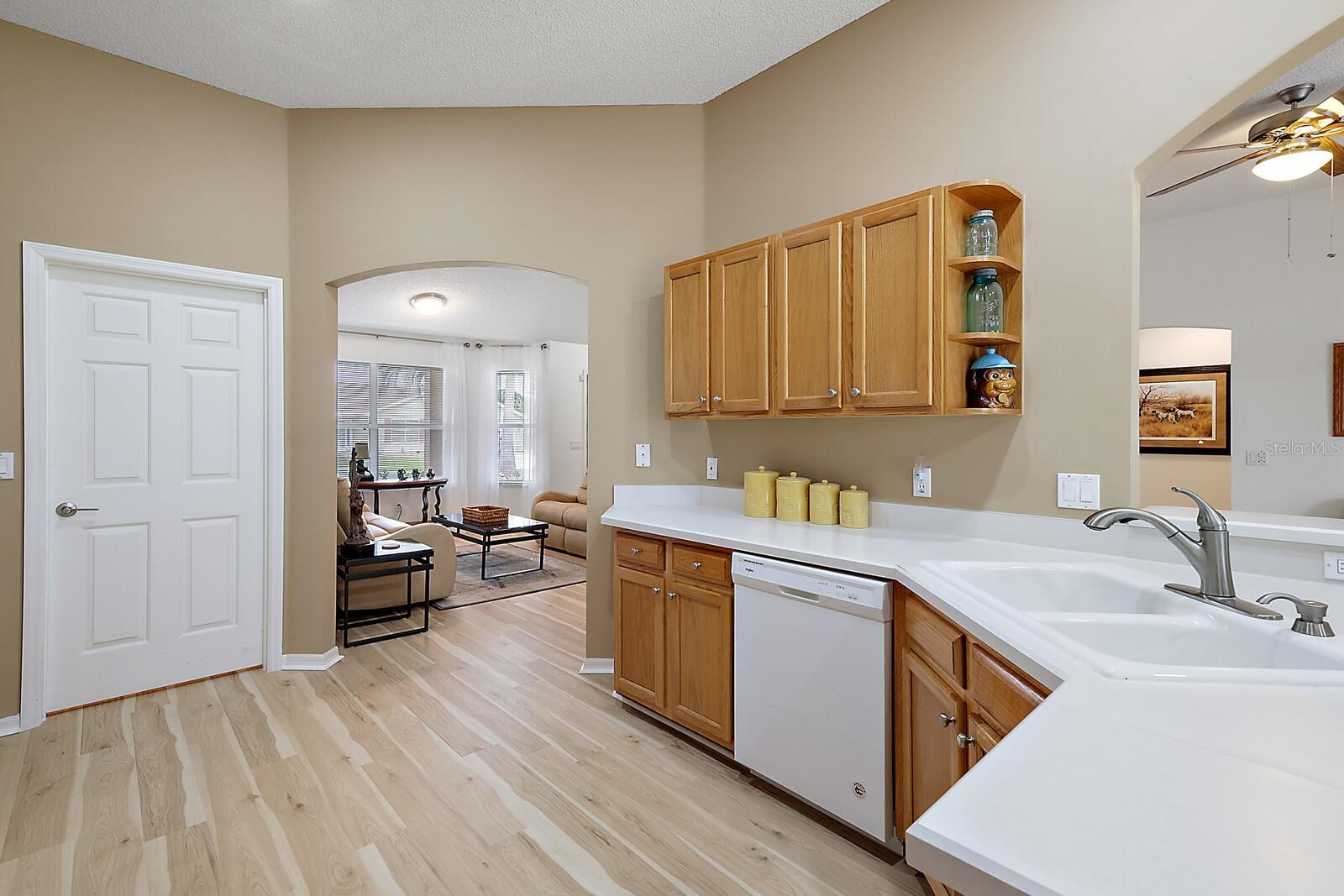 Kitchen w/laminate floor &amp; double sink