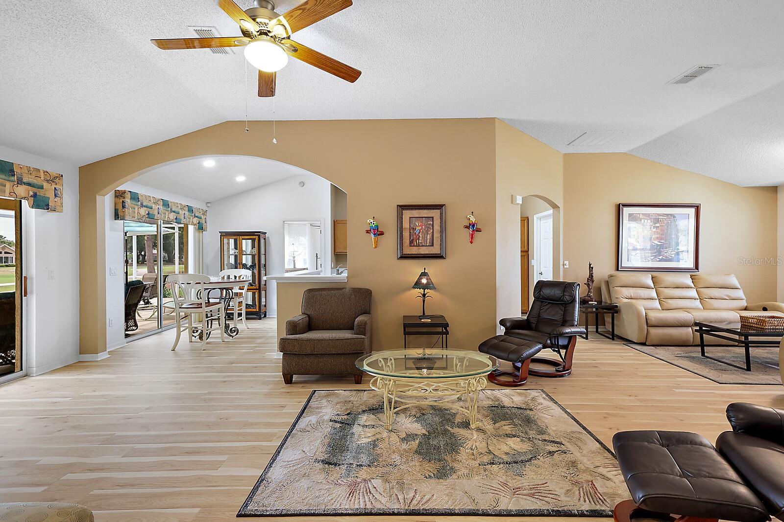 Living area w/vaulted ceiling