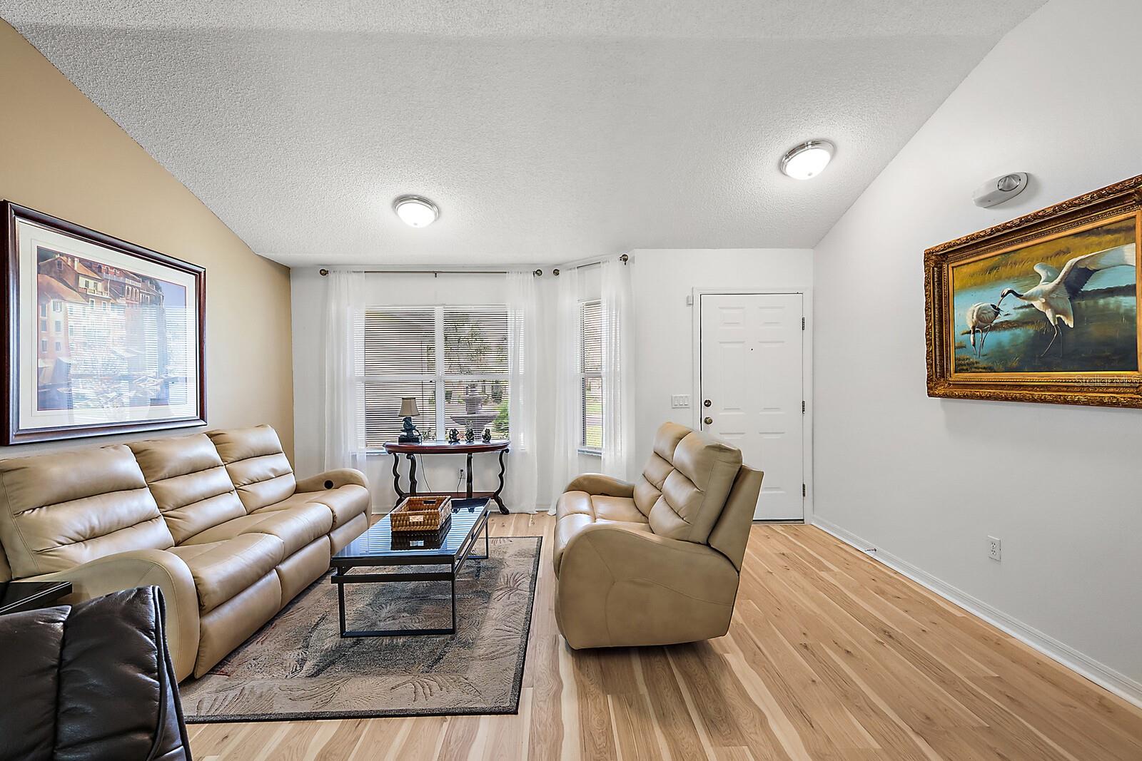 Dining area w/laminate floor