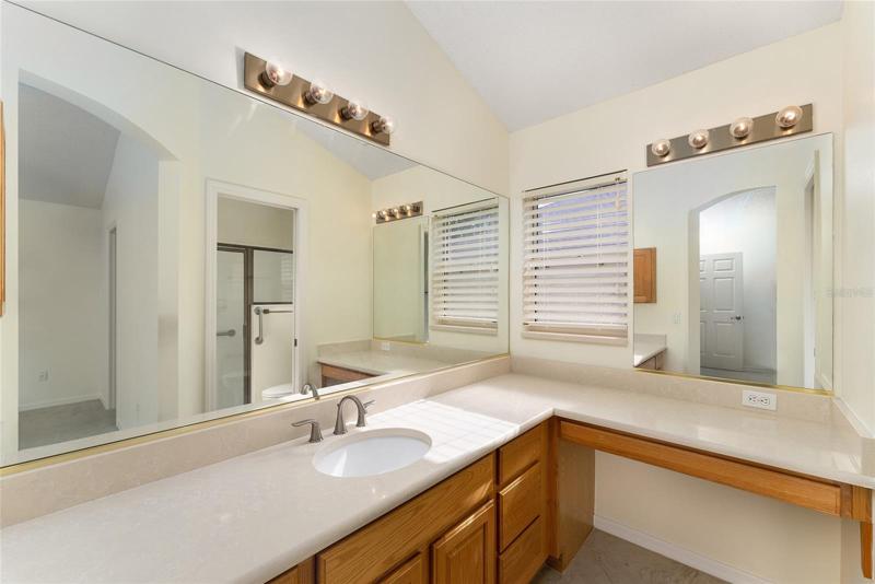 ENSUITE MASTER BATHROOM