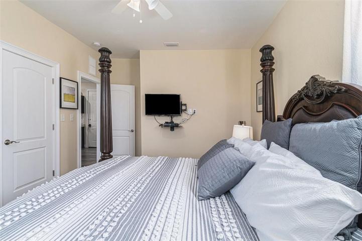Upper floor bedroom
