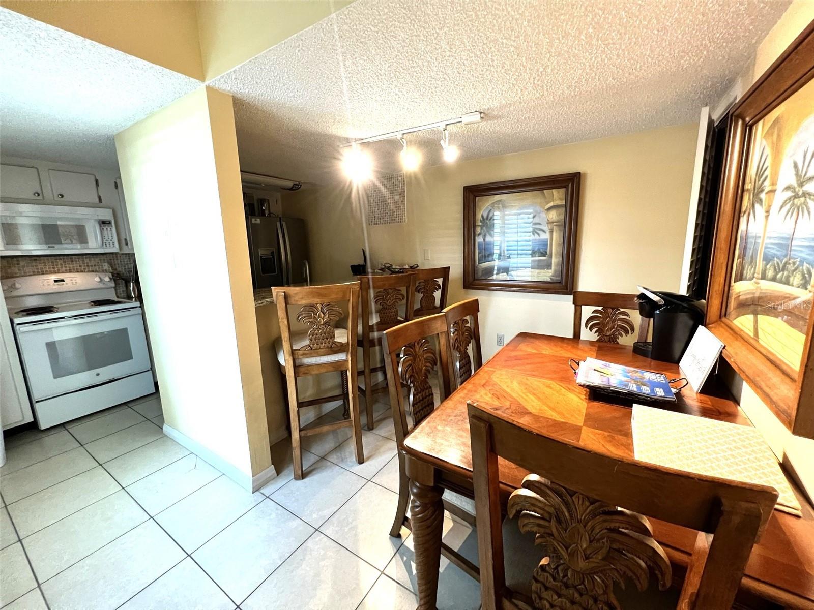 Dining Table &amp; Bar