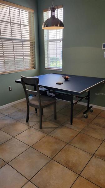 eat in space in kitchen