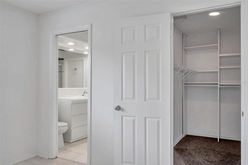 En suite bathroom and walk in closet