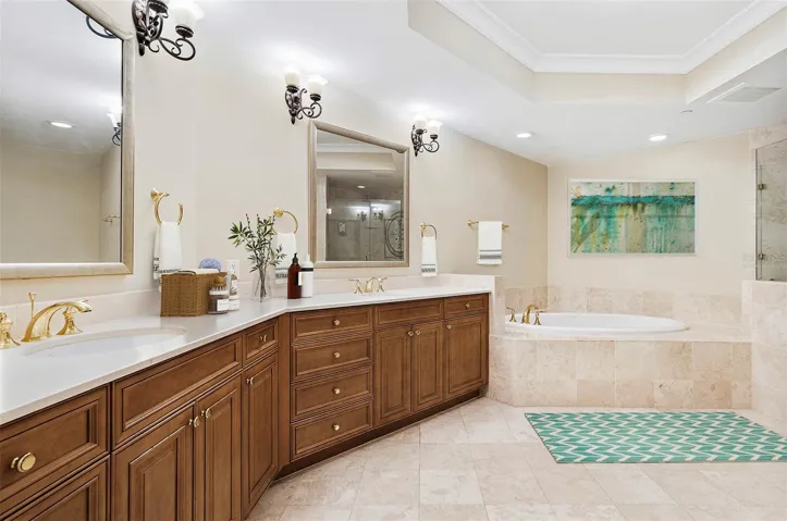 Master bath virtually staged