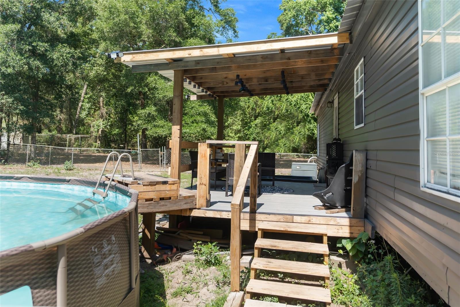 Deck/Pool