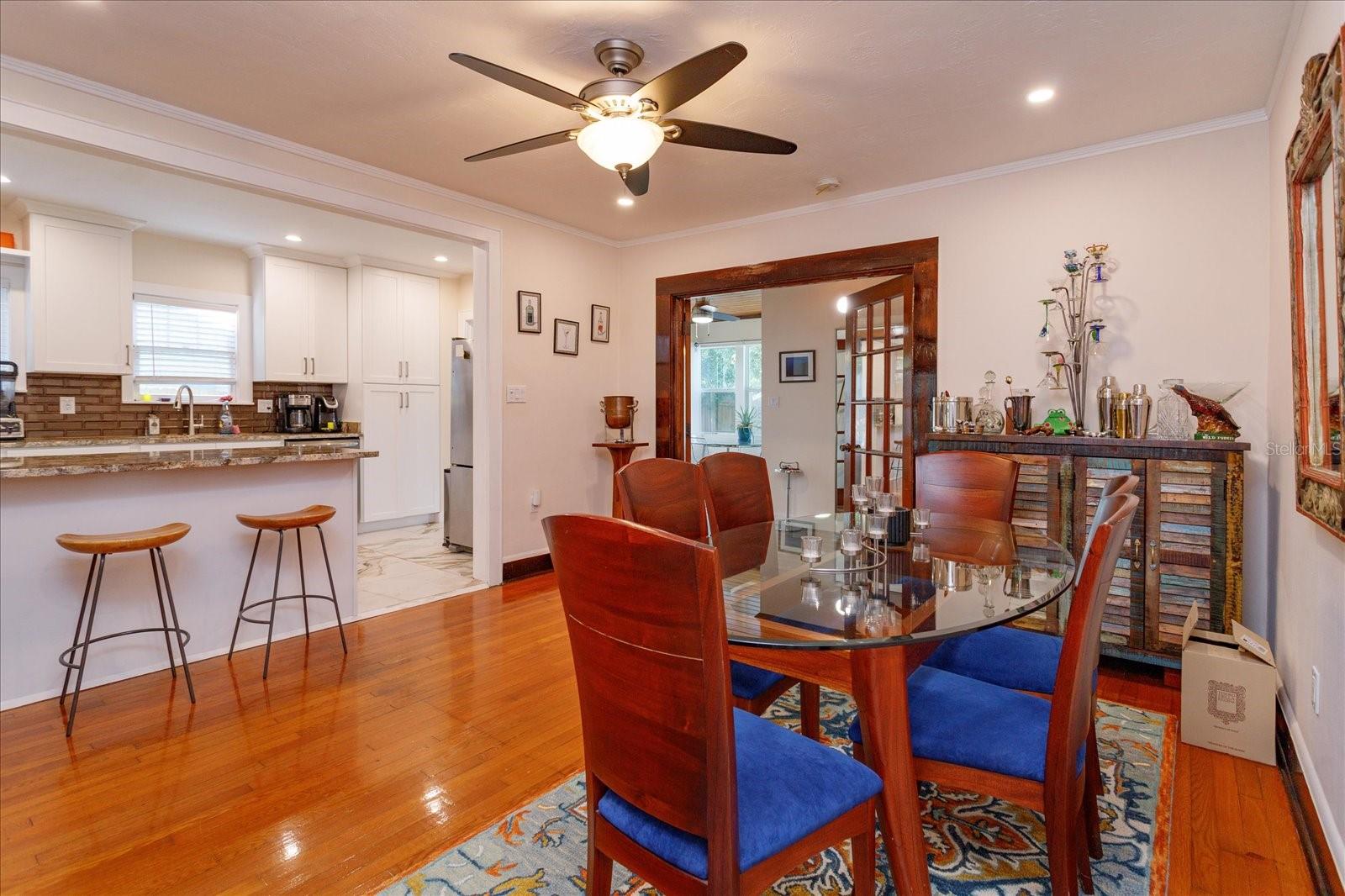 Dining Area (2)