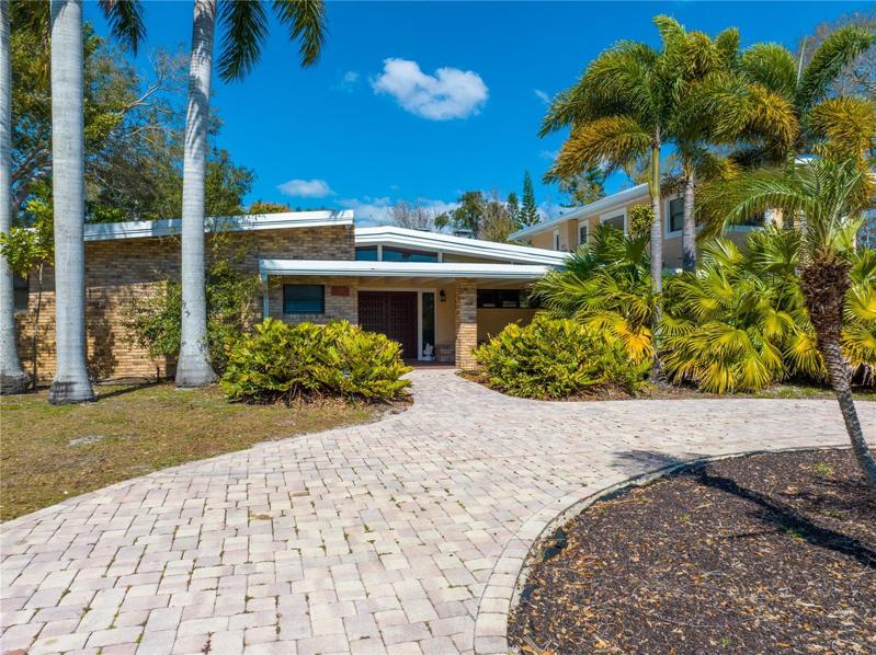Gorgeous Mid-Century Modern Home