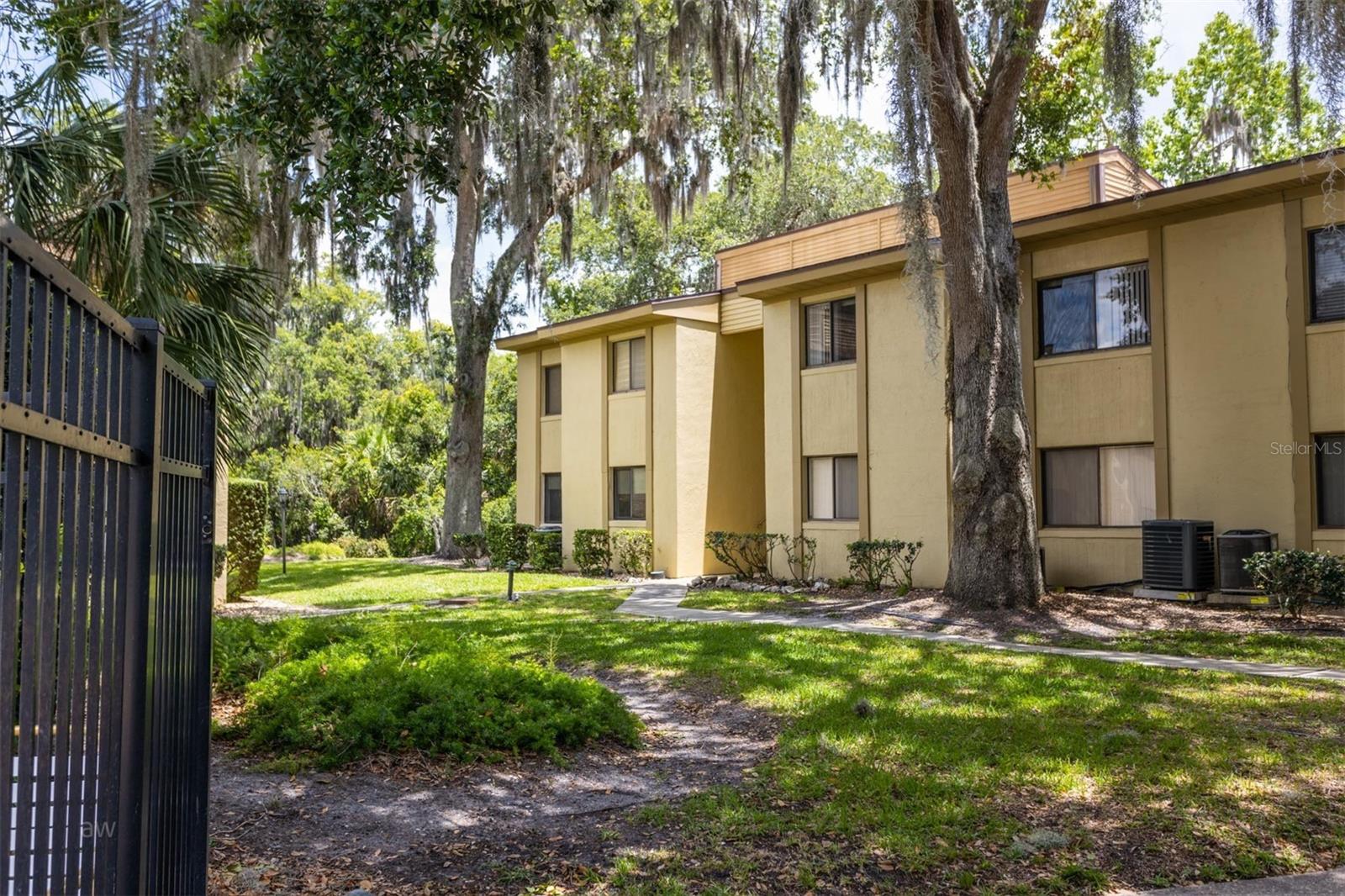 First floor unit, Walk to shopping &amp; dining!!