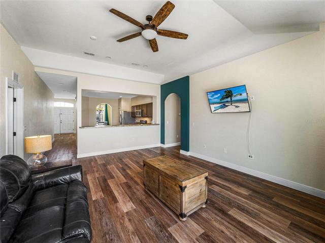 LIVING/FAMILY ROOM