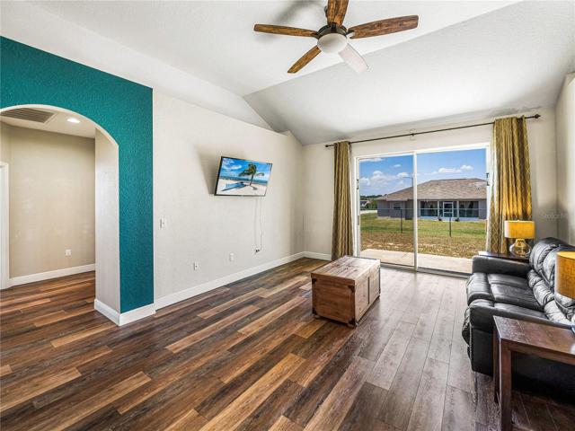 LIVING/FAMILY ROOM