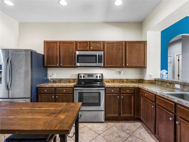 EAT-IN KITCHEN