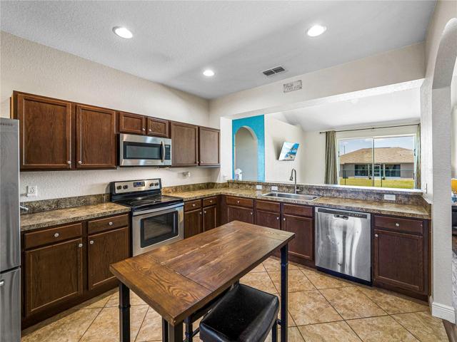 EAT-IN KITCHEN
