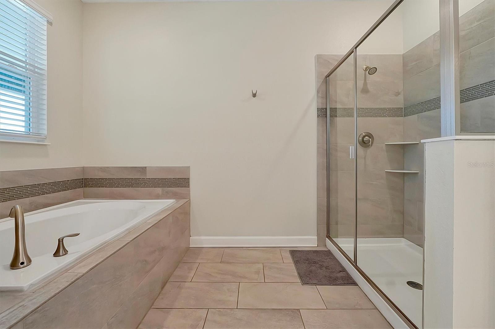 Master Bath #1 complete with en-suite