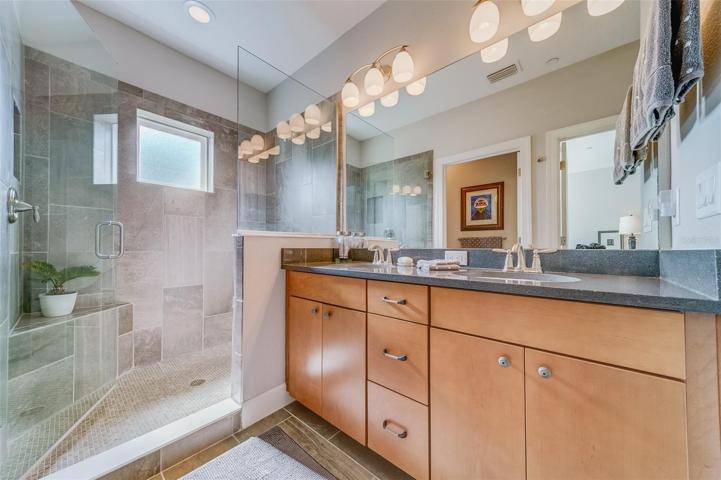 En-suite bathroom with walk in shower