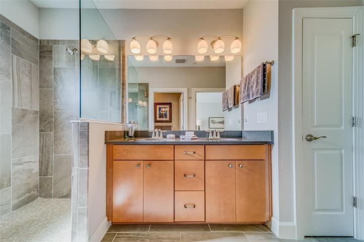 En-suite bathroom and linen closet