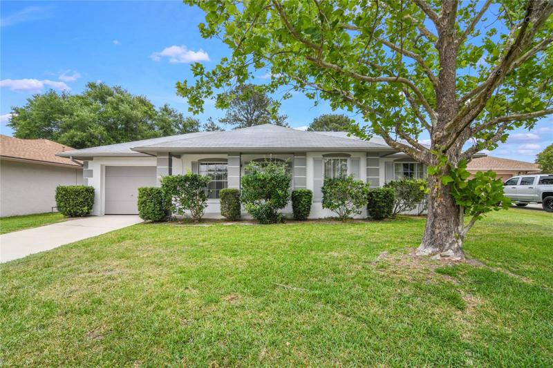 Fantastic opportunity in the Somerset Village community, perfectly situated in the Williamsburg area for easy access to local attractions, shopping, dining, recreation and everything else Central Florida has to offer!