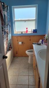 Hallway Bathroom with Jacuzzi Tub.