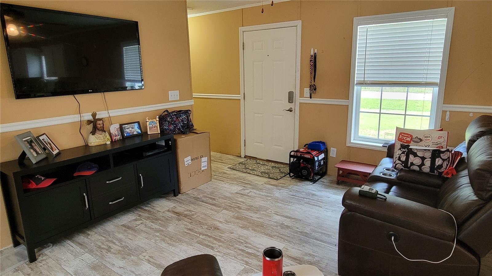 16 Living Room