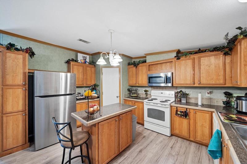 Kitchen has generous cabinets+ pantry+center island