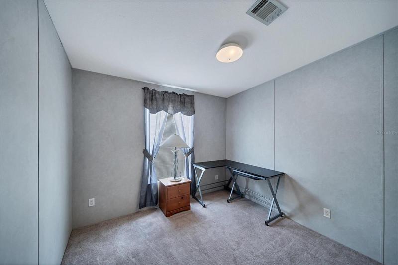 Split floor plan...Primary:southside; other3 bdrm on northside