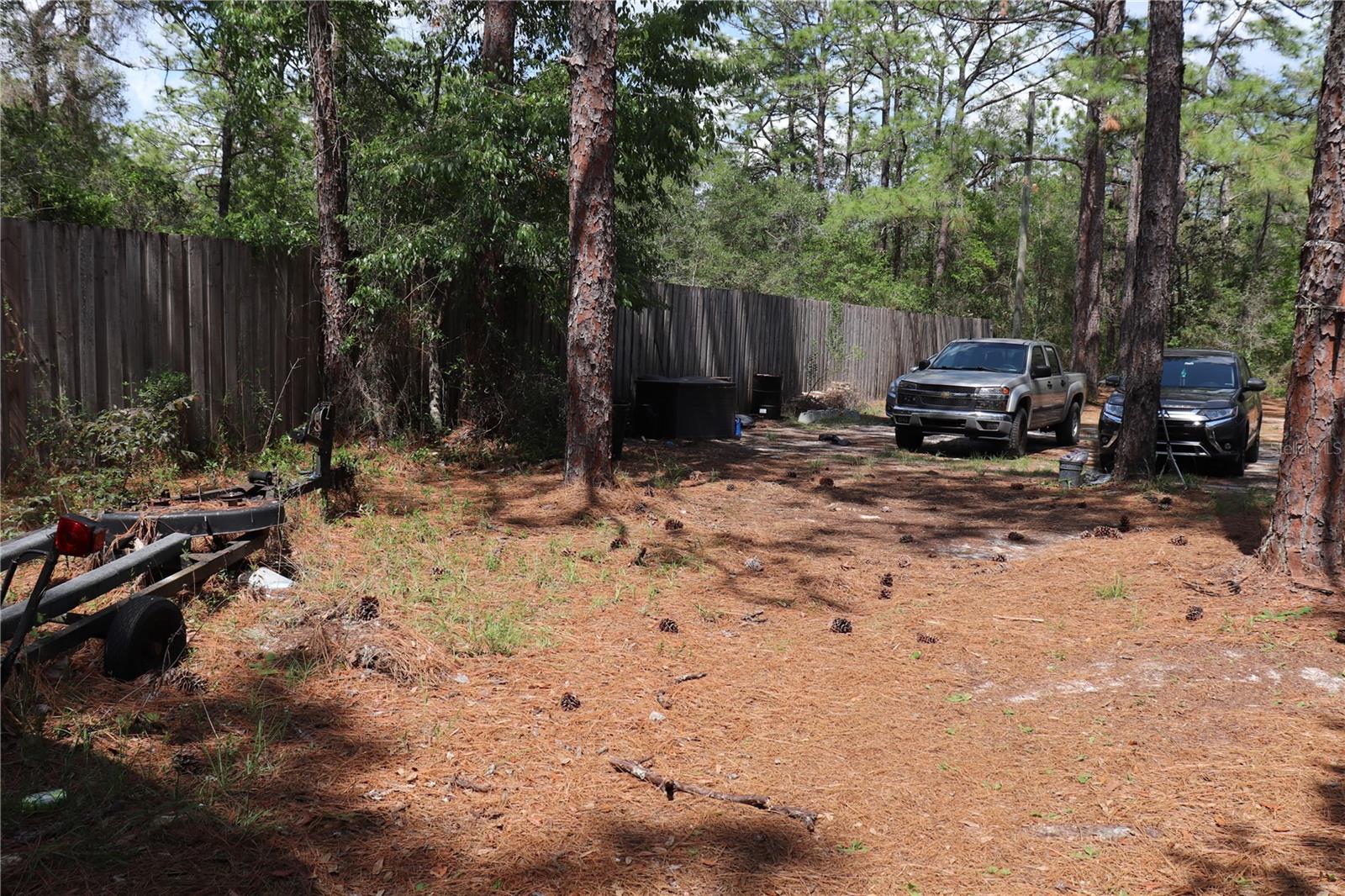 RIGHT SIDE YARD