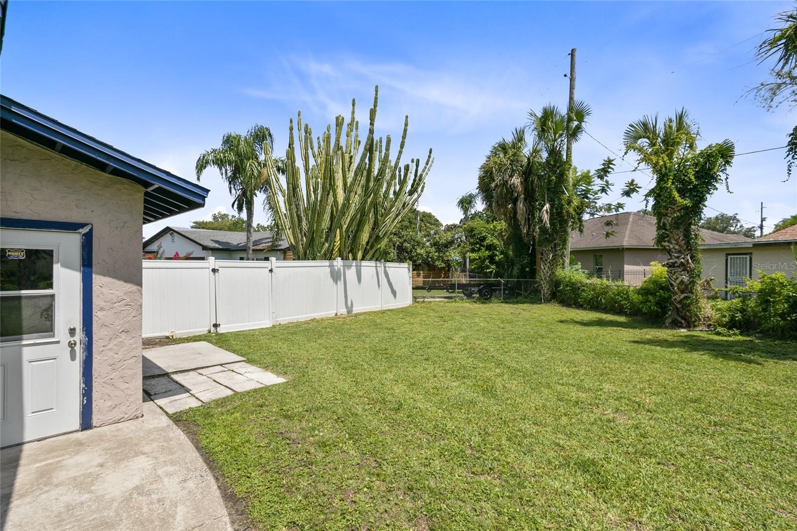 TONS of yard space!