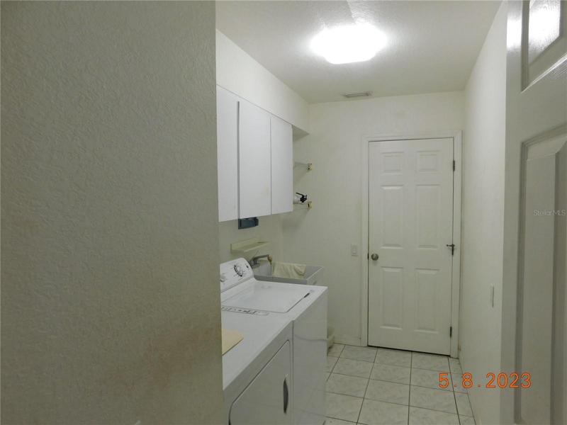 laundry/utility room opens to the garage