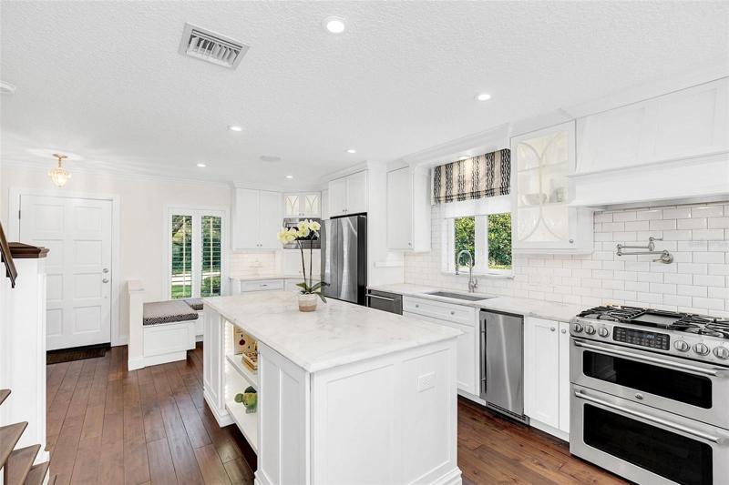 Spacious island- removable shelves create a seating nook for stools.