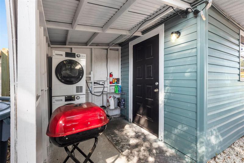 4525 Sun back porch/laundry