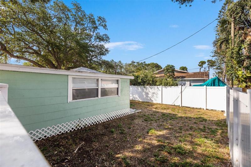 4496 Star back yard