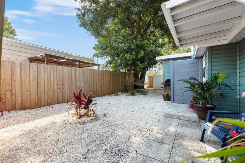 4525 Sun front/side yard