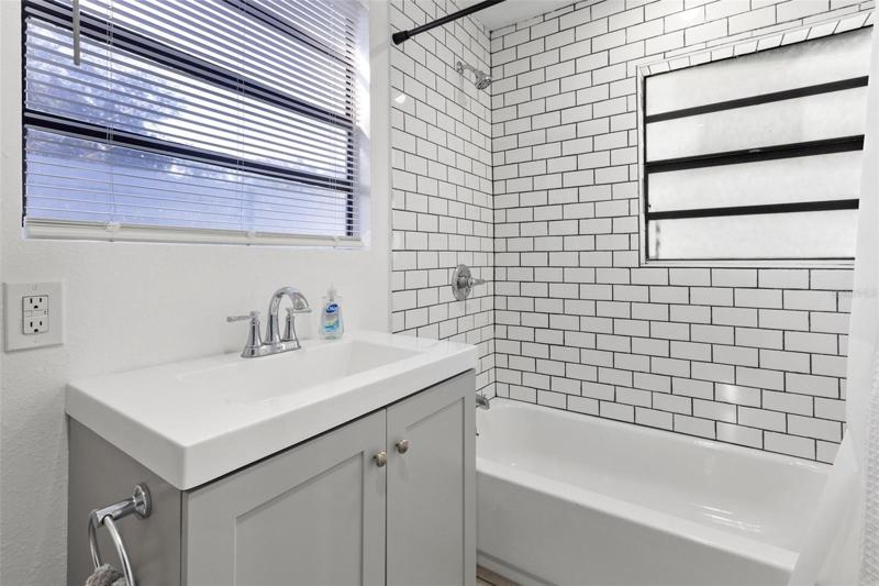 4525 Sun bathroom