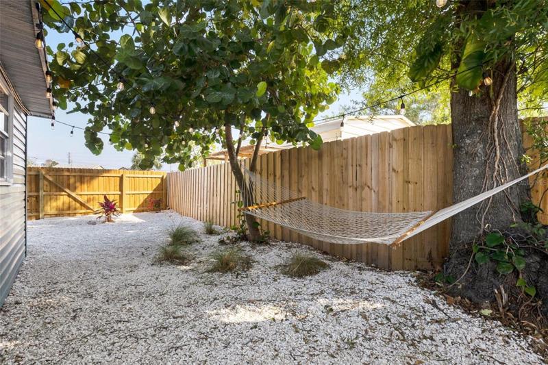 4525 Sun side yard